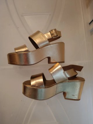 Sandalias doradas plataforma