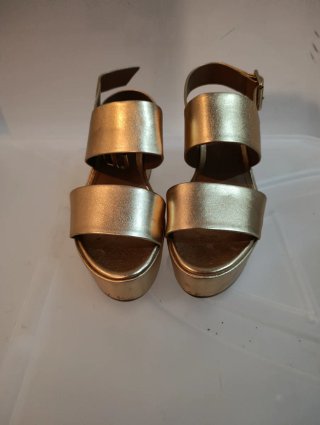 Sandalias doradas plataforma