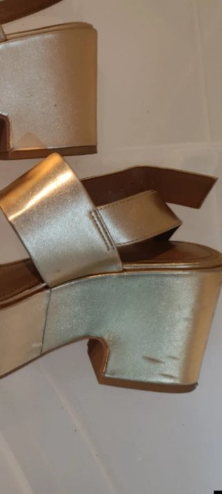 Sandalias doradas plataforma