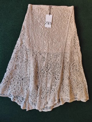 Zara falda midi asimétrica de crochet talla L