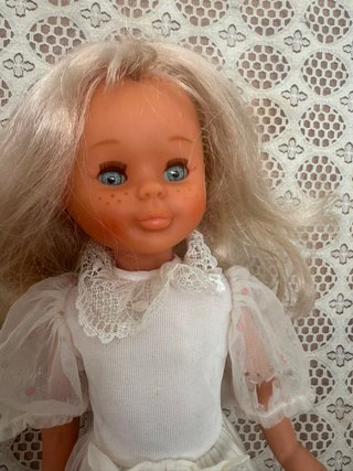 Nancy muñeca años 80 con pecas y flequillo