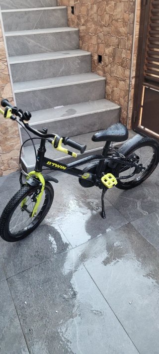 Bicicleta infantil BTWIN negra y amarilla