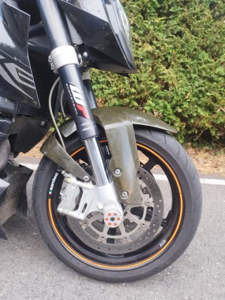 KTM 990 Super Duke Negra y Naranja