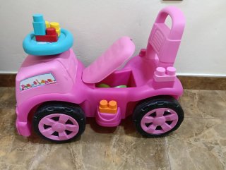 Correpasillos rosa con bloques