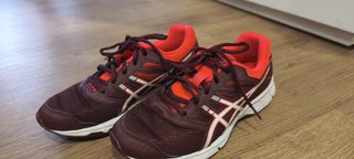 Zapatillas ASICS Marrón/Rojo