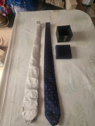 Juego de 2 corbatas Andrew's Ties lunares