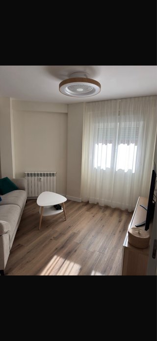Mesa auxiliar salón madera blanca