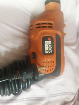 2 Taladros un black+decker y un bosch.