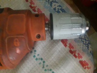 2 Taladros un black+decker y un bosch.