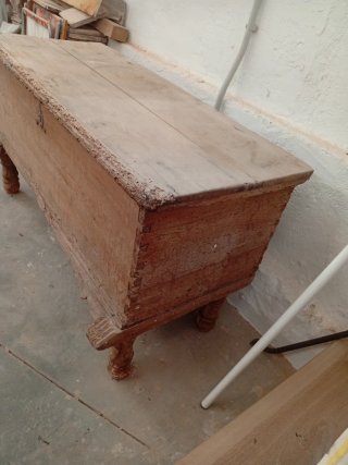 Arca de madera antigua
