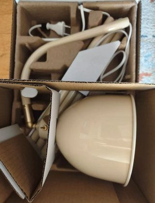 Lámpara de pie beige metal