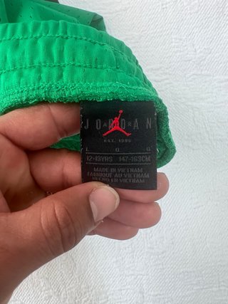 Pantalón corto Jordan verde y blanco