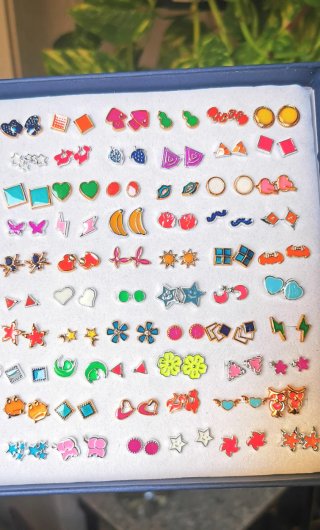 Caja 100 pares pendientes varios