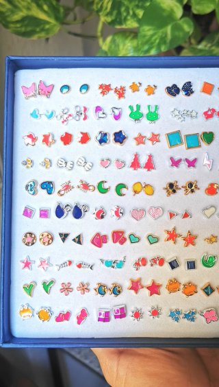 Caja 100 pares pendientes varios