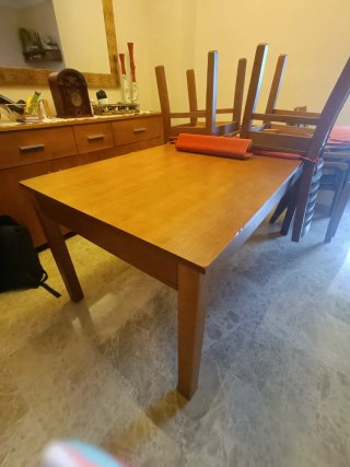 Conjunto de silla y mesa extensible de madera