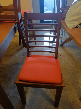 Conjunto de silla y mesa extensible de madera