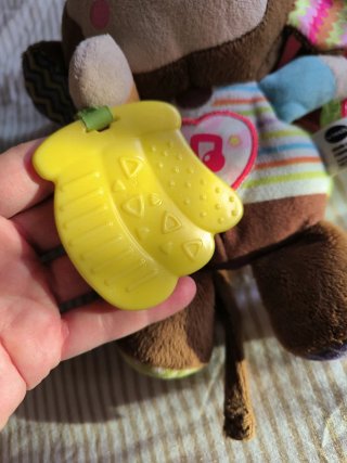 Monito parlanchín VTech con sonajero