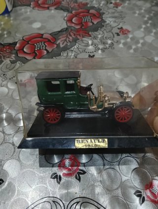 Coche Clásico Miniatura Amarillo