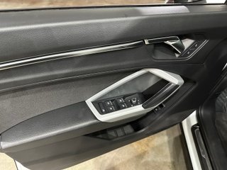 Audi Q3 45 TFSIE 245 S-TRONIC BUSINESS (2022)