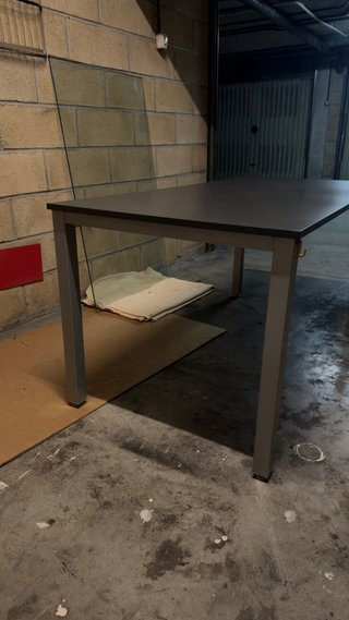 Mesa de oficina gris