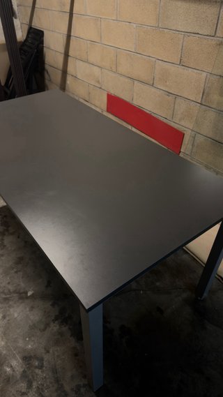Mesa de oficina gris