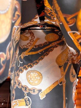 Precioso vestido camisero estampado cadenas Talla