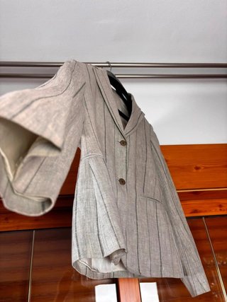 Chaqueta americana lino Fuentecapala gris raya dip