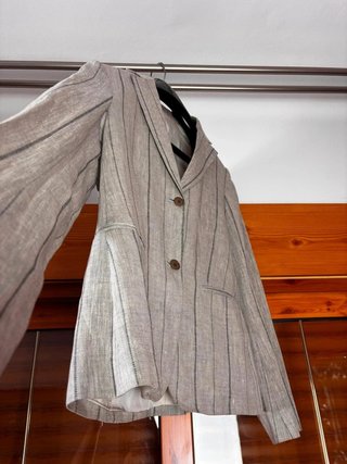 Chaqueta americana lino Fuentecapala gris raya dip