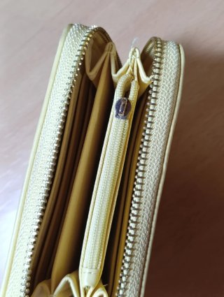 Monedero amarillo efecto piel Mango.