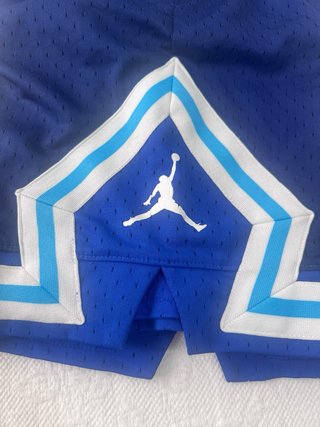 Pantalón corto Jordan azul y blanco