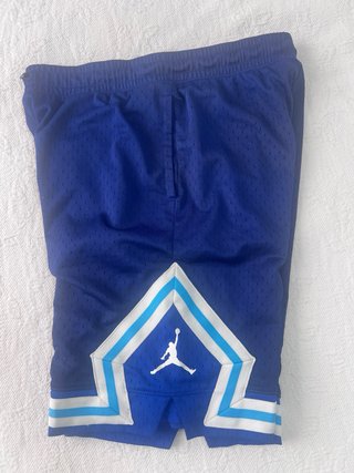 Pantalón corto Jordan azul y blanco