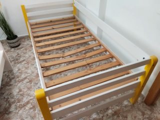 Cama individual blanca y amarilla 90×200