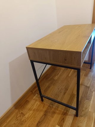 Silla de oficina negra con ruedas + mesa oficina