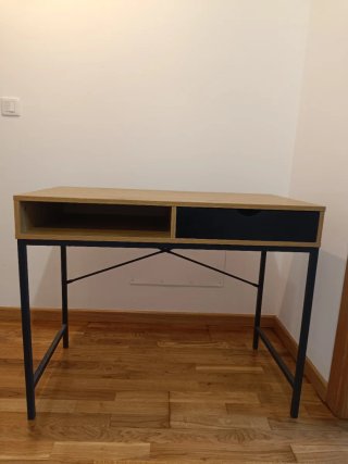 Silla de oficina negra con ruedas + mesa oficina