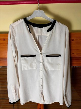 Camisa beige contraste Zara Talla M
