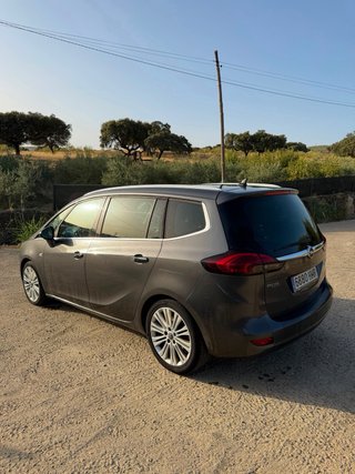 Opel Zafira Tourer 2011