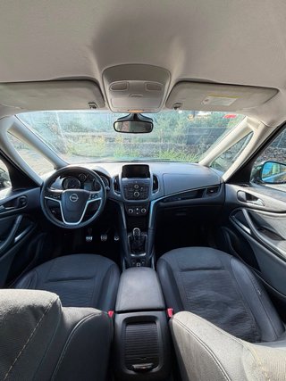Opel Zafira Tourer 2011