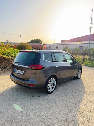 Opel Zafira Tourer 2011