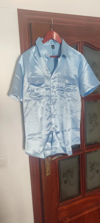 Camisa azul satinada manga corta