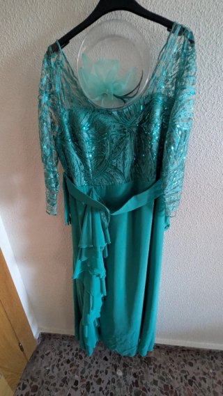 Vestido fiesta verde con tocado talla 50