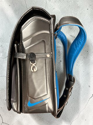 Mochila Nike Randoseru Gris Grafito Azul Y2K