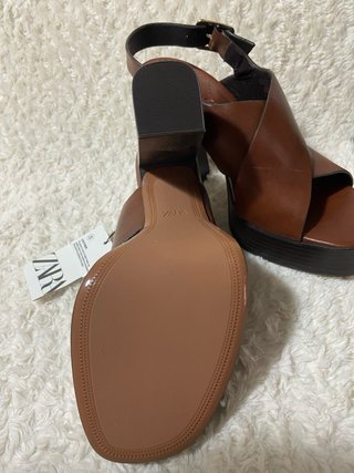 Zapatos de tacón marrones piel nuevos