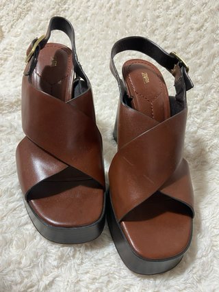 Zapatos de tacón marrones piel nuevos