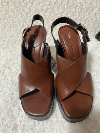 Zapatos de tacón marrones piel nuevos