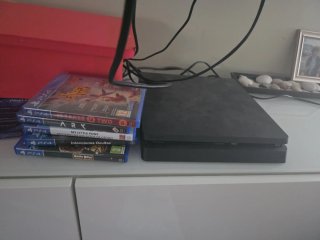 PS4 (PlayStation 4) con 5 juegos