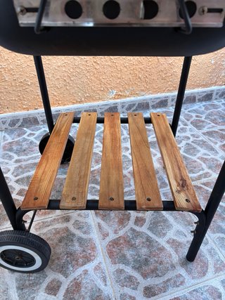 Barbacoa de carbón restaurada