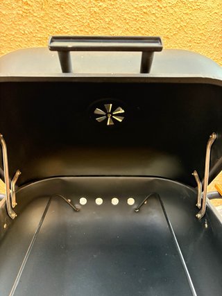 Barbacoa de carbón restaurada