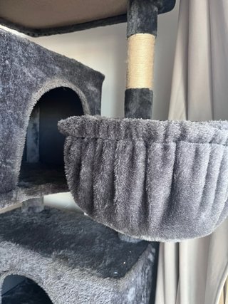 Torre grande para gatos, casi nueva