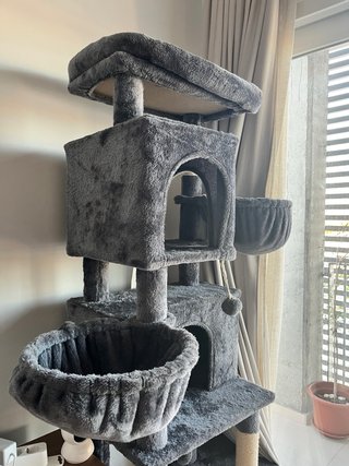 Torre grande para gatos, casi nueva