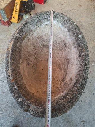 Jardinera de piedra para exterior